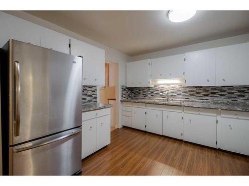 612 12 Street South, Lethbridge, AB - Indoor Photo Showing Kitchen