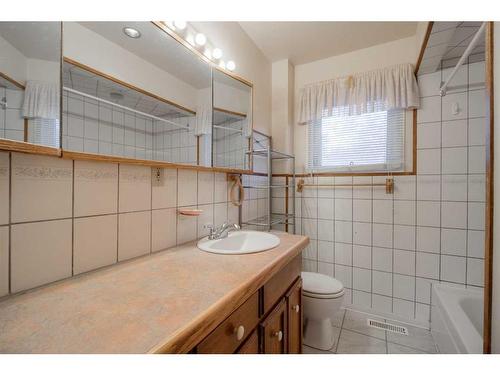 612 12 Street South, Lethbridge, AB - Indoor Photo Showing Bathroom