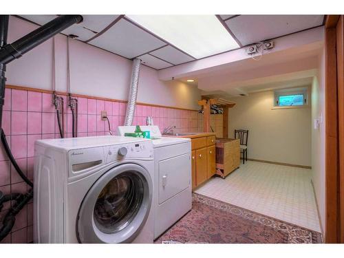 612 12 Street South, Lethbridge, AB - Indoor Photo Showing Laundry Room