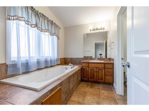 128 Rivermill Landing West, Lethbridge, AB - Indoor Photo Showing Bathroom