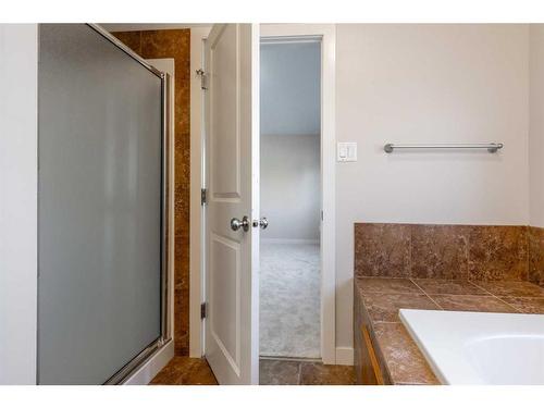 128 Rivermill Landing West, Lethbridge, AB - Indoor Photo Showing Bathroom