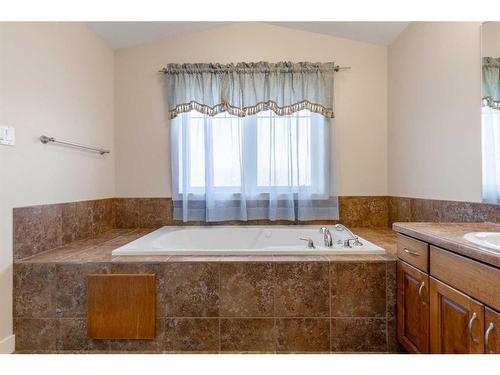 128 Rivermill Landing West, Lethbridge, AB - Indoor Photo Showing Bathroom