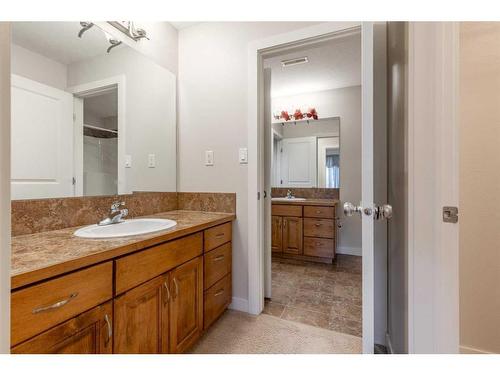 128 Rivermill Landing West, Lethbridge, AB - Indoor Photo Showing Bathroom