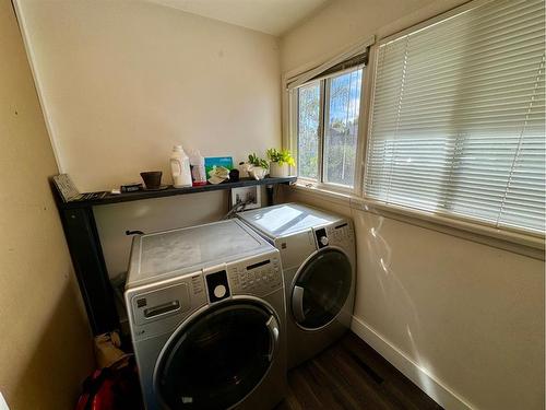 2807 11 Avenue South, Lethbridge, AB - Indoor Photo Showing Laundry Room