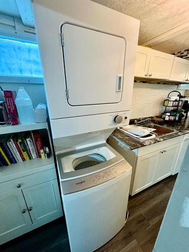 2807 11 Avenue South, Lethbridge, AB - Indoor Photo Showing Laundry Room