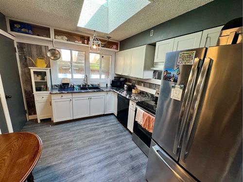 2807 11 Avenue South, Lethbridge, AB - Indoor Photo Showing Kitchen With Double Sink