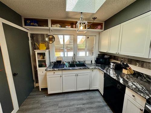 2807 11 Avenue South, Lethbridge, AB - Indoor Photo Showing Kitchen With Double Sink