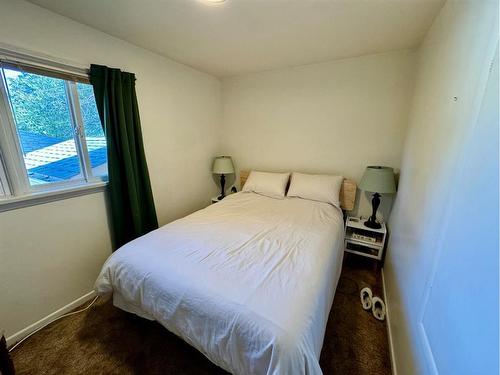 2807 11 Avenue South, Lethbridge, AB - Indoor Photo Showing Bedroom