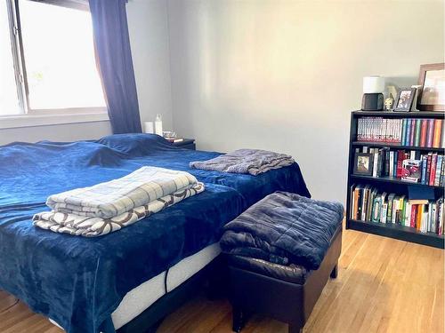 2117 19 Avenue South, Lethbridge, AB - Indoor Photo Showing Bedroom