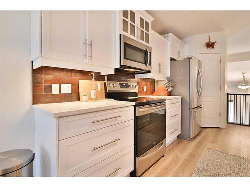 14 Edinburgh Gate West, Lethbridge, AB - Indoor Photo Showing Kitchen