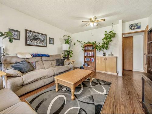 1611 24 Street South, Lethbridge, AB - Indoor Photo Showing Living Room