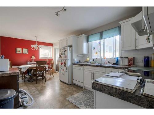 1714 14 Avenue South, Lethbridge, AB - Indoor Photo Showing Kitchen With Double Sink