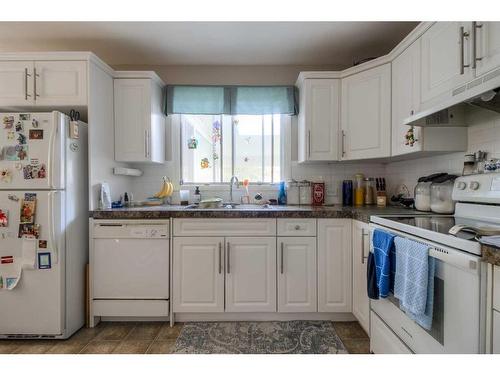 1714 14 Avenue South, Lethbridge, AB - Indoor Photo Showing Kitchen With Double Sink