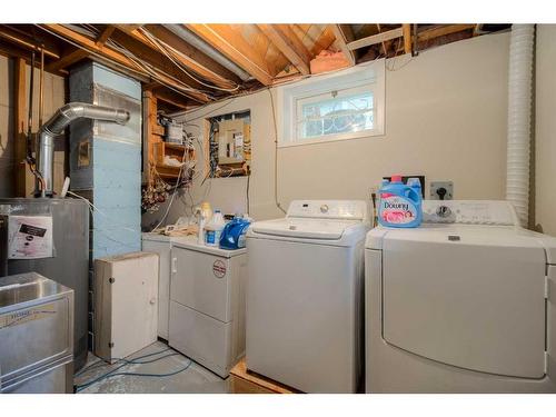 1714 14 Avenue South, Lethbridge, AB - Indoor Photo Showing Laundry Room