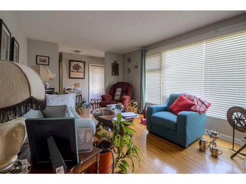 1714 14 Avenue South, Lethbridge, AB - Indoor Photo Showing Living Room