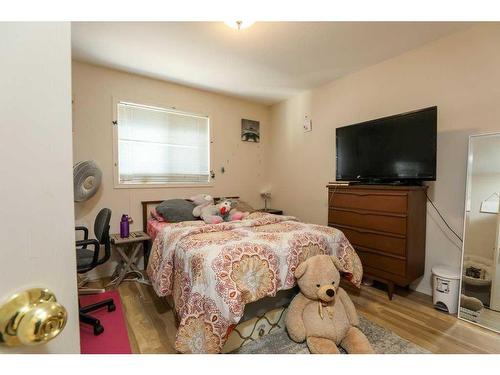 361 Red Crow Boulevard West, Lethbridge, AB - Indoor Photo Showing Bedroom