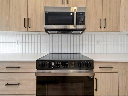 36 Blackwolf Lane North, Lethbridge, AB - Indoor Photo Showing Kitchen