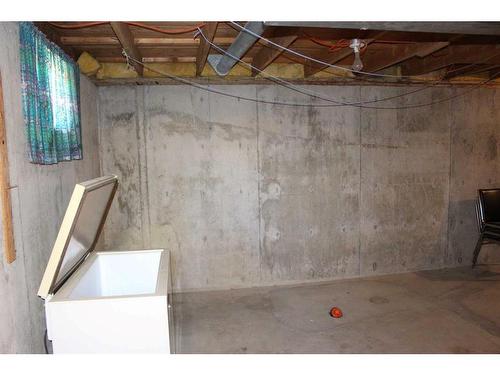 656 Crescent Avenue, Picture Butte, AB - Indoor Photo Showing Basement