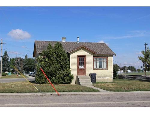 656 Crescent Avenue, Picture Butte, AB - Outdoor