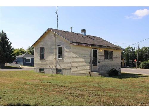 656 Crescent Avenue, Picture Butte, AB - Outdoor With Exterior