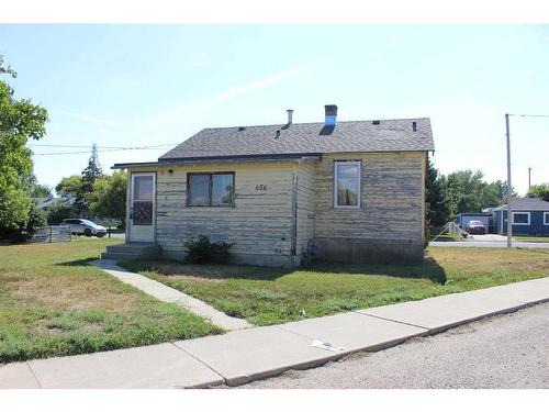 656 Crescent Avenue, Picture Butte, AB - Outdoor