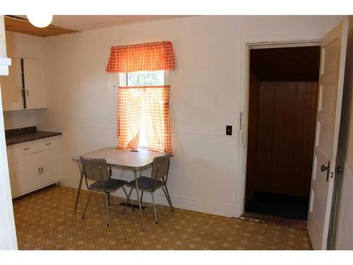 656 Crescent Avenue, Picture Butte, AB - Indoor Photo Showing Dining Room