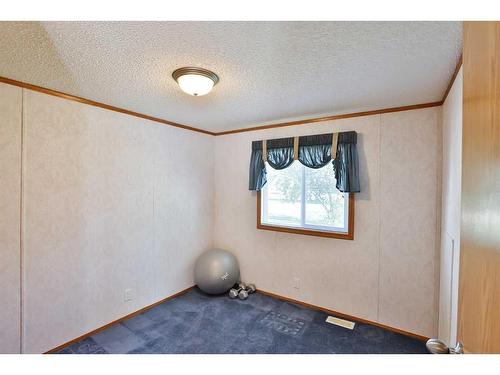 612 Grand Avenue, Carmangay, AB - Indoor Photo Showing Other Room