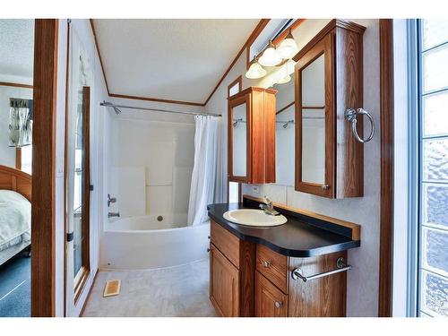 612 Grand Avenue, Carmangay, AB - Indoor Photo Showing Bathroom