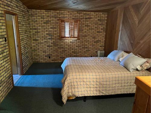 75 Center Street, Glenwood, AB - Indoor Photo Showing Bedroom