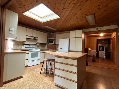 75 Center Street, Glenwood, AB - Indoor Photo Showing Kitchen