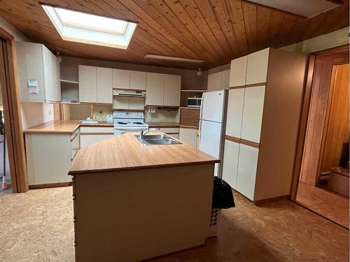 75 Center Street, Glenwood, AB - Indoor Photo Showing Kitchen With Double Sink