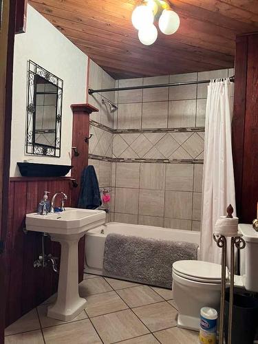 75 Center Street, Glenwood, AB - Indoor Photo Showing Bathroom