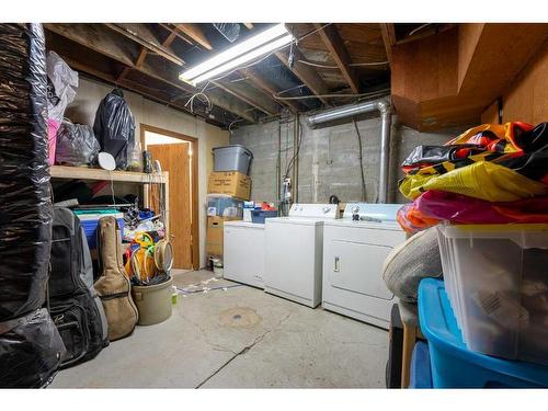 950 12A Street South, Lethbridge, AB - Indoor Photo Showing Laundry Room