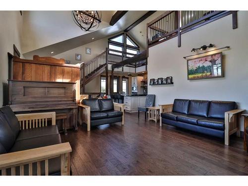 152 School Avenue, Mountain View, AB - Indoor Photo Showing Living Room