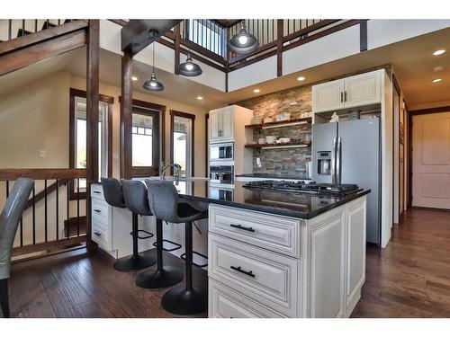 152 School Avenue, Mountain View, AB - Indoor Photo Showing Kitchen With Upgraded Kitchen