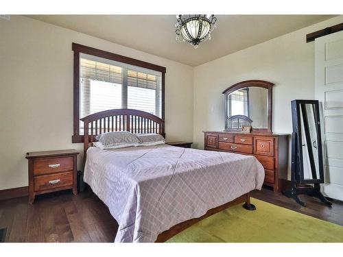 152 School Avenue, Mountain View, AB - Indoor Photo Showing Bedroom