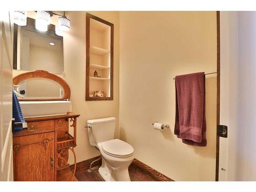 152 School Avenue, Mountain View, AB - Indoor Photo Showing Bathroom