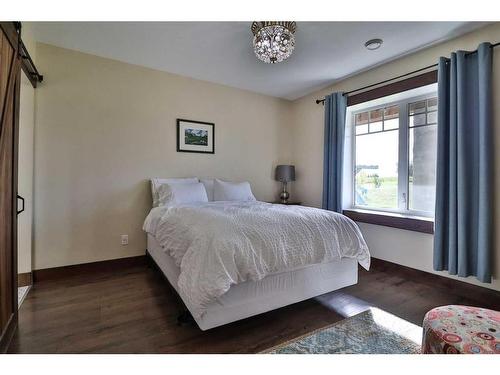 152 School Avenue, Mountain View, AB - Indoor Photo Showing Bedroom