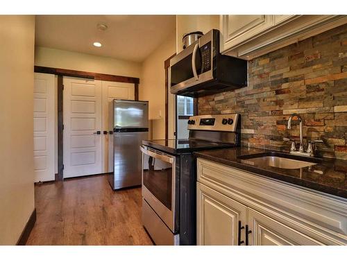 152 School Avenue, Mountain View, AB - Indoor Photo Showing Kitchen