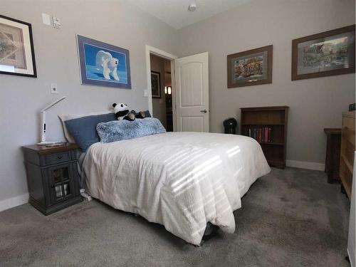 205-173 Fairmont Boulevard South, Lethbridge, AB - Indoor Photo Showing Bedroom