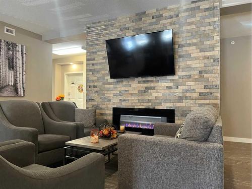 205-173 Fairmont Boulevard South, Lethbridge, AB - Indoor Photo Showing Living Room With Fireplace