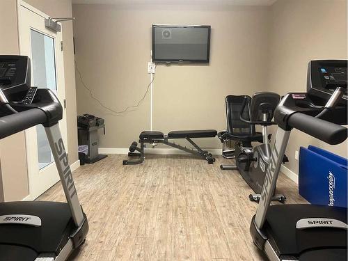 205-173 Fairmont Boulevard South, Lethbridge, AB - Indoor Photo Showing Gym Room