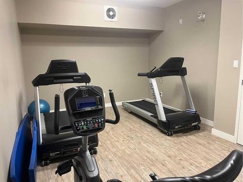 205-173 Fairmont Boulevard South, Lethbridge, AB - Indoor Photo Showing Gym Room