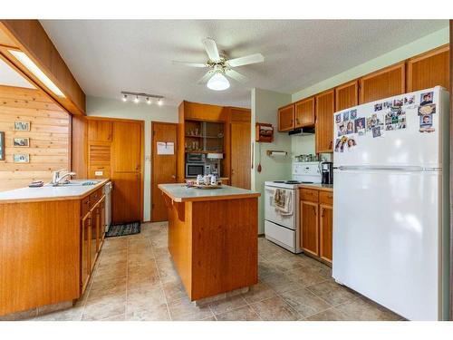 1307 24 Avenue, Coaldale, AB - Indoor Photo Showing Kitchen