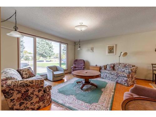 1307 24 Avenue, Coaldale, AB - Indoor Photo Showing Living Room