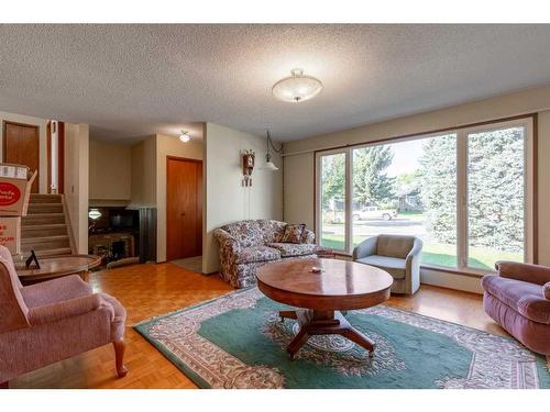 1307 24 Avenue, Coaldale, AB - Indoor Photo Showing Living Room