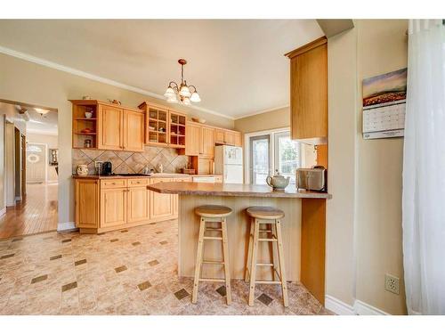 1044 Geddes Avenue East, Pincher Creek, AB - Indoor Photo Showing Kitchen