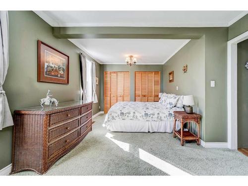 1044 Geddes Avenue East, Pincher Creek, AB - Indoor Photo Showing Bedroom