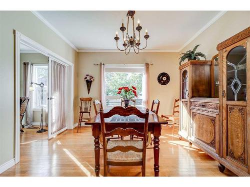 1044 Geddes Avenue East, Pincher Creek, AB - Indoor Photo Showing Dining Room