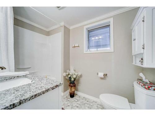 1044 Geddes Avenue East, Pincher Creek, AB - Indoor Photo Showing Bathroom